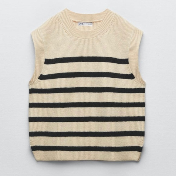 super cute knit vest. perfect oversized fit, fits sizes s and m - Picture 1 of 3